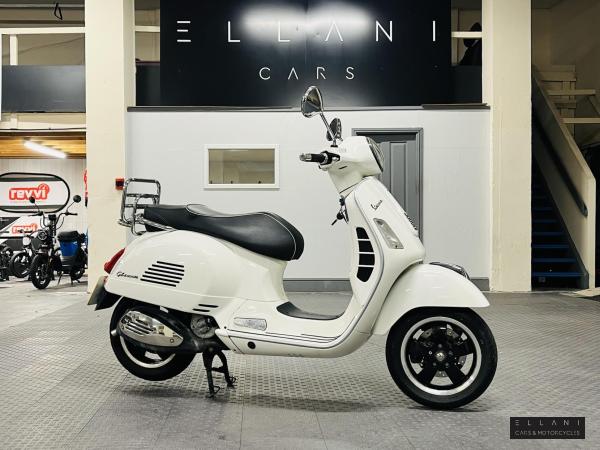 Piaggio Vespa GTS 300 Super ABS Scooter Petrol CVT (22 ps)