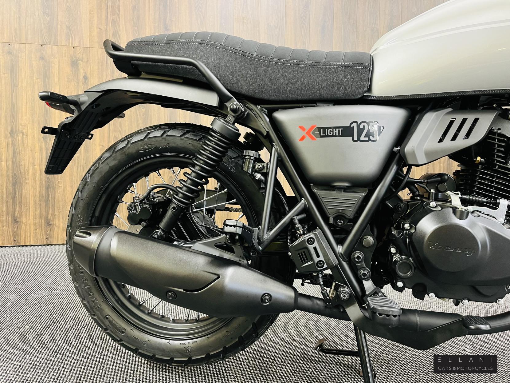 Keeway X-Light 125 125 Roadster/Retro Petrol Manual Euro 5 (11 ps)