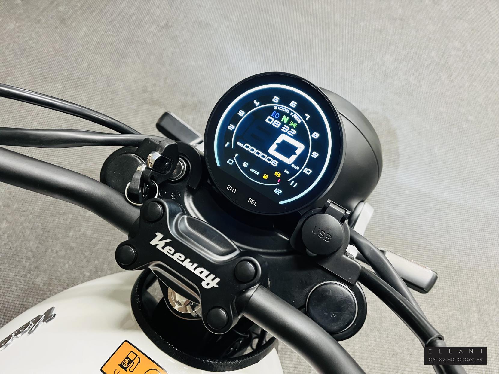 Keeway X-Light 125 125 Roadster/Retro Petrol Manual Euro 5 (11 ps)