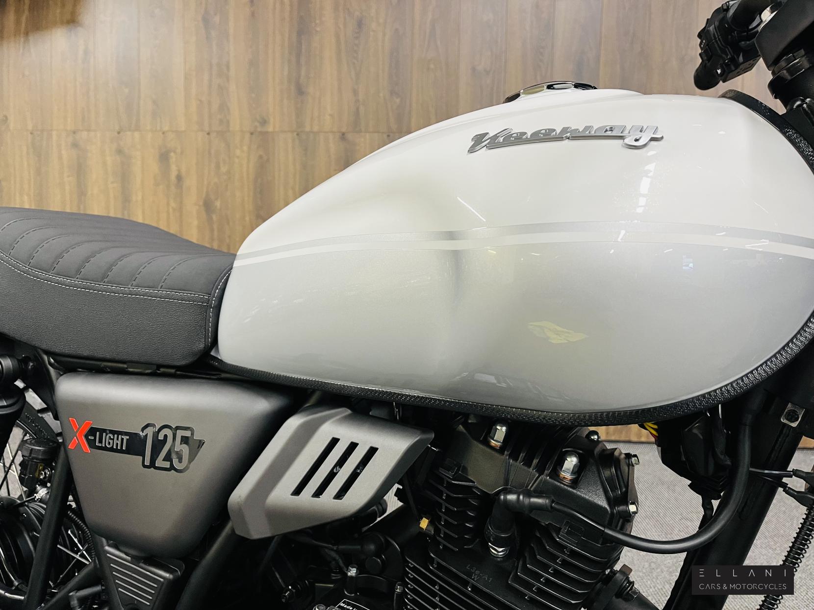 Keeway X-Light 125 125 Roadster/Retro Petrol Manual Euro 5 (11 ps)