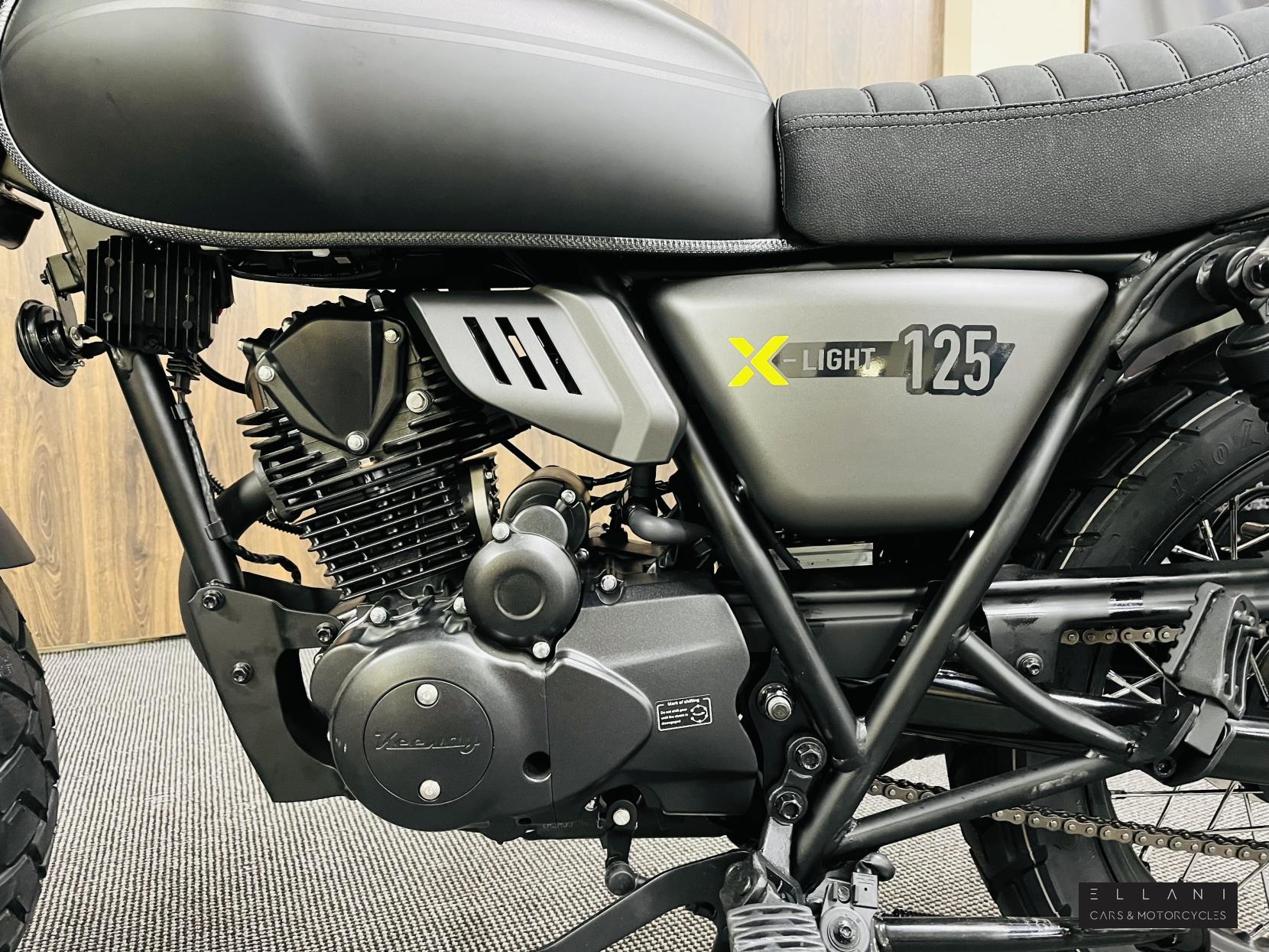Keeway X-Light 125 125 Roadster/Retro Petrol Manual Euro 5 (11 ps)