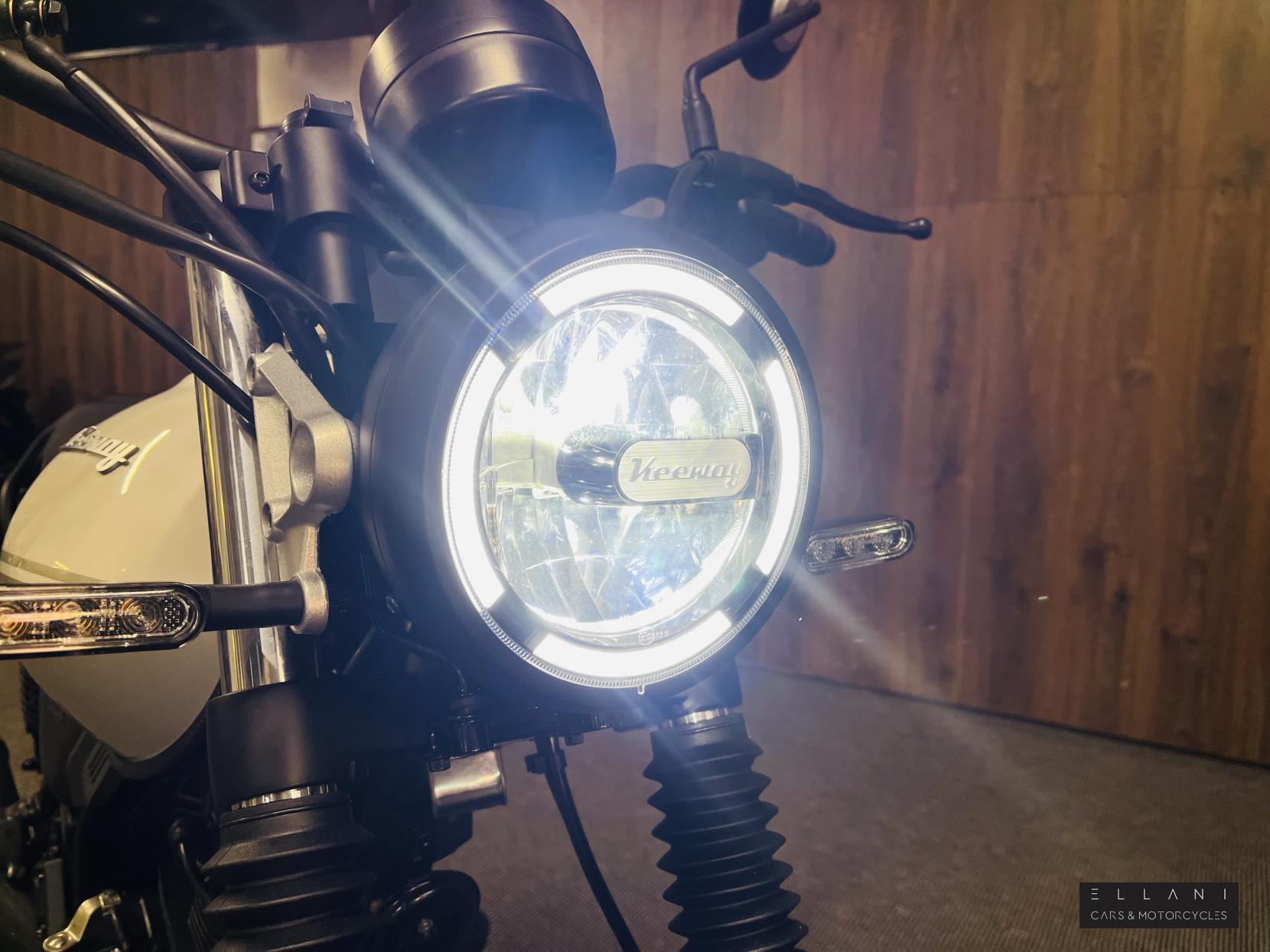 Keeway X-Light 125 125 Roadster/Retro Petrol Manual Euro 5 (11 ps)