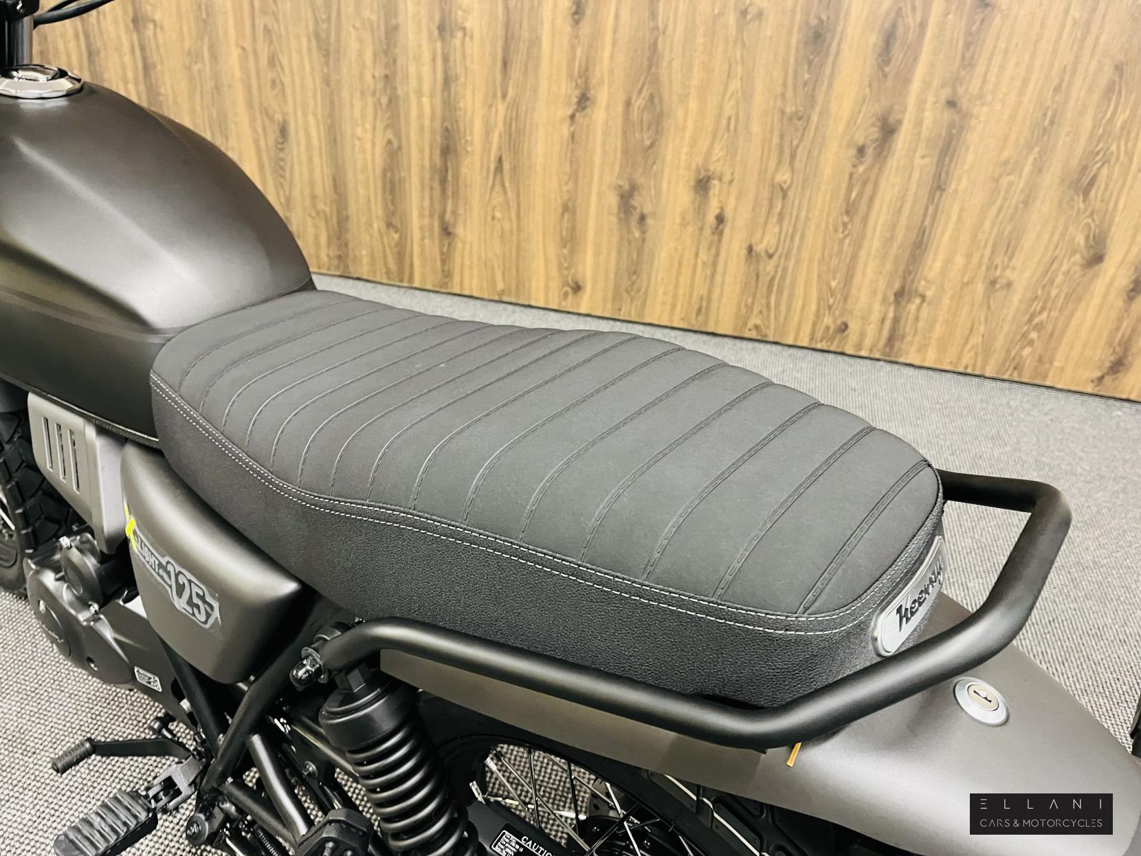 Keeway X-Light 125 125 Roadster/Retro Petrol Manual Euro 5 (11 ps)