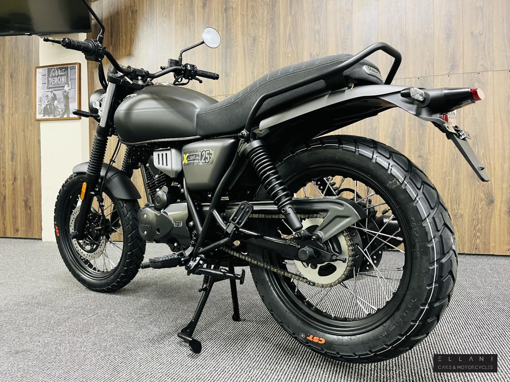 Keeway X-Light 125 125 Roadster/Retro Petrol Manual Euro 5 (11 ps)