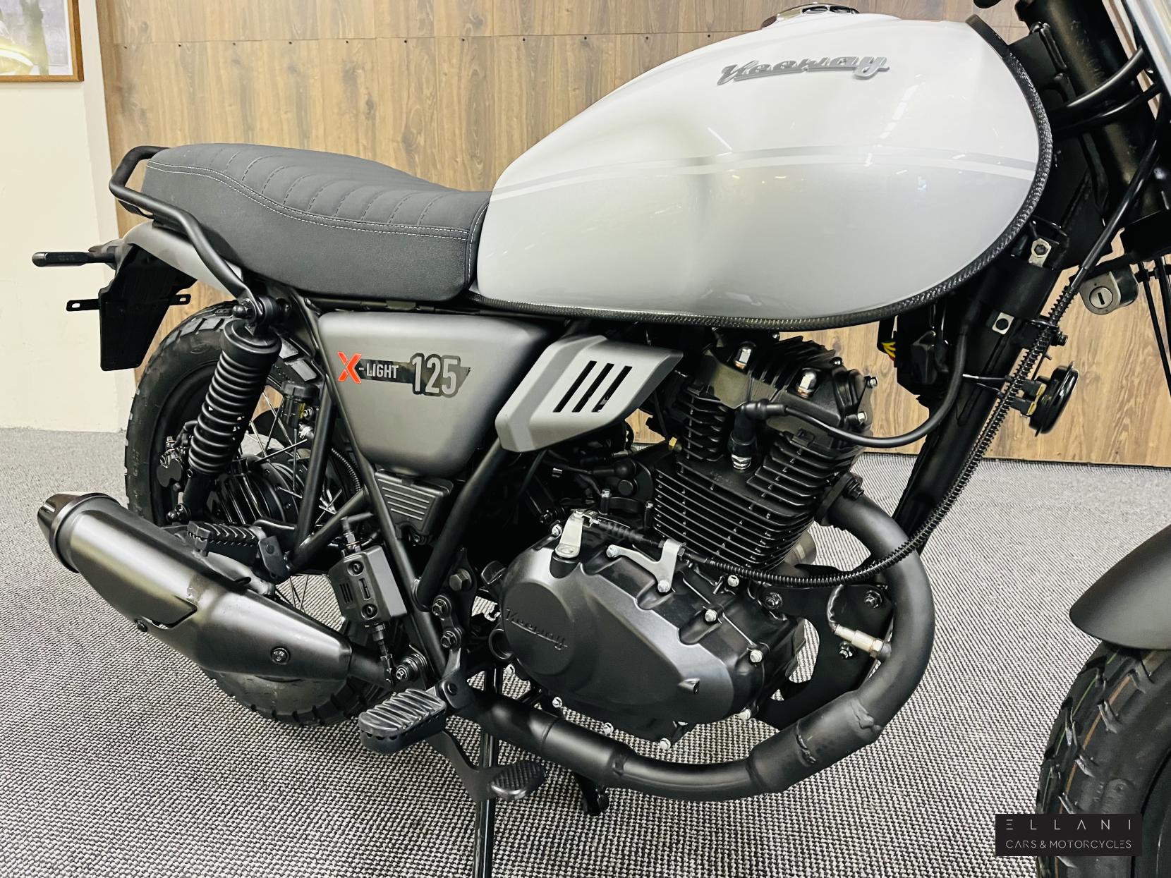 Keeway X-Light 125 125 Roadster/Retro Petrol Manual Euro 5 (11 ps)