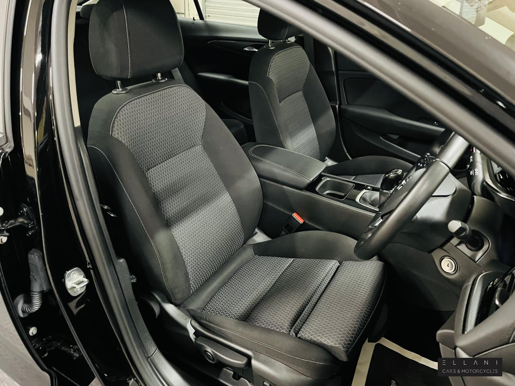 Vauxhall Insignia 1.5 Turbo D SE Nav Grand Sport 5dr Diesel Manual Euro 6 (s/s) (122 ps)