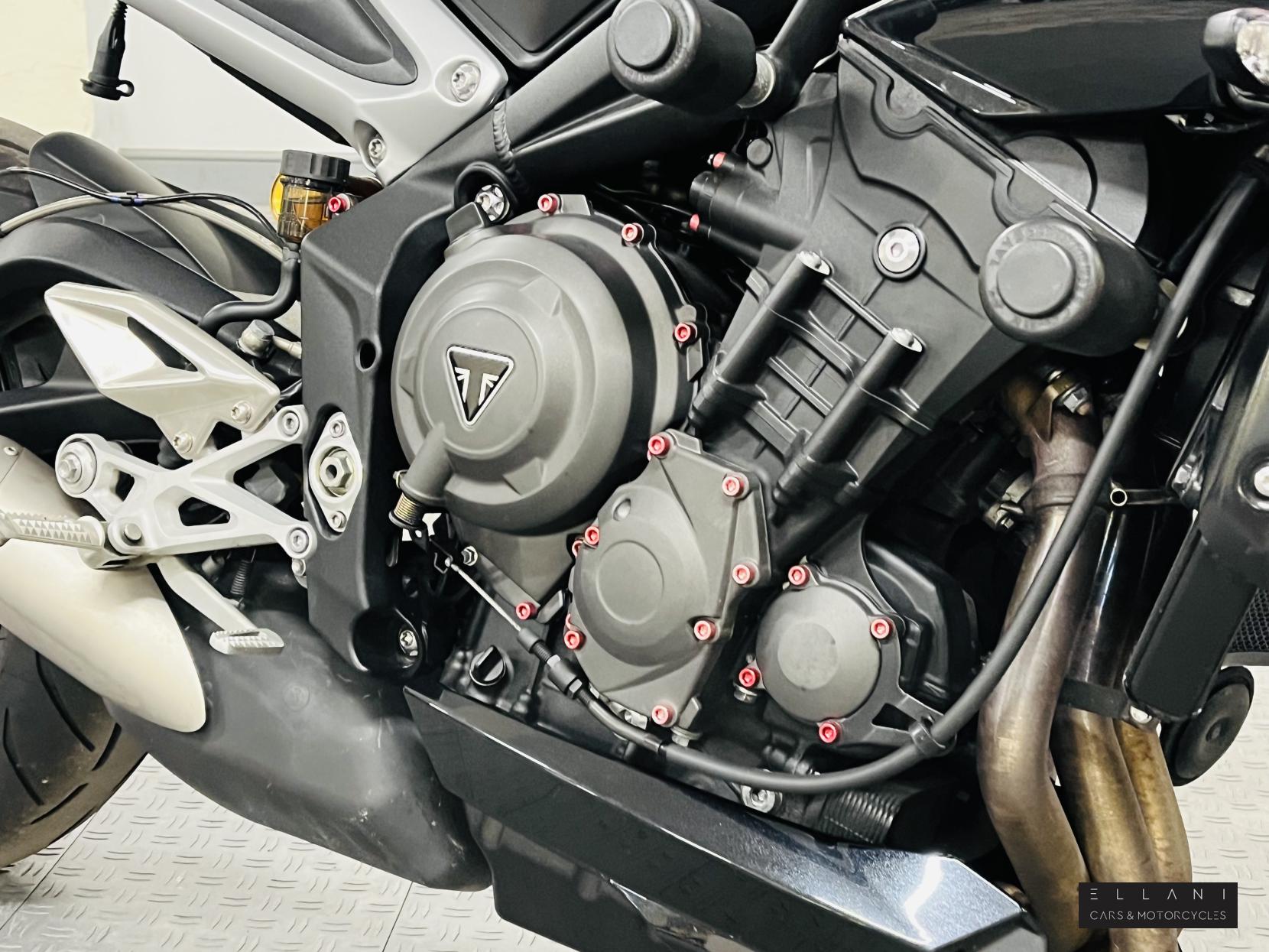 Triumph Street Triple 765 765 RS Naked Petrol Manual X-ring Euro 4 (122 ps)