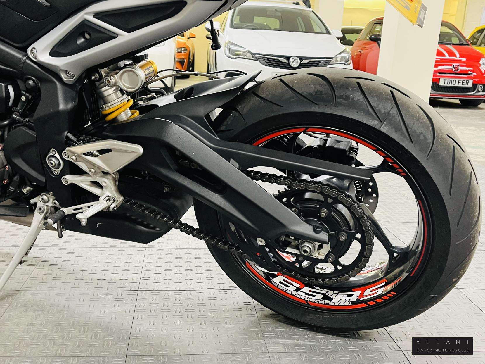 Triumph Street Triple 765 765 RS Naked Petrol Manual X-ring Euro 4 (122 ps)