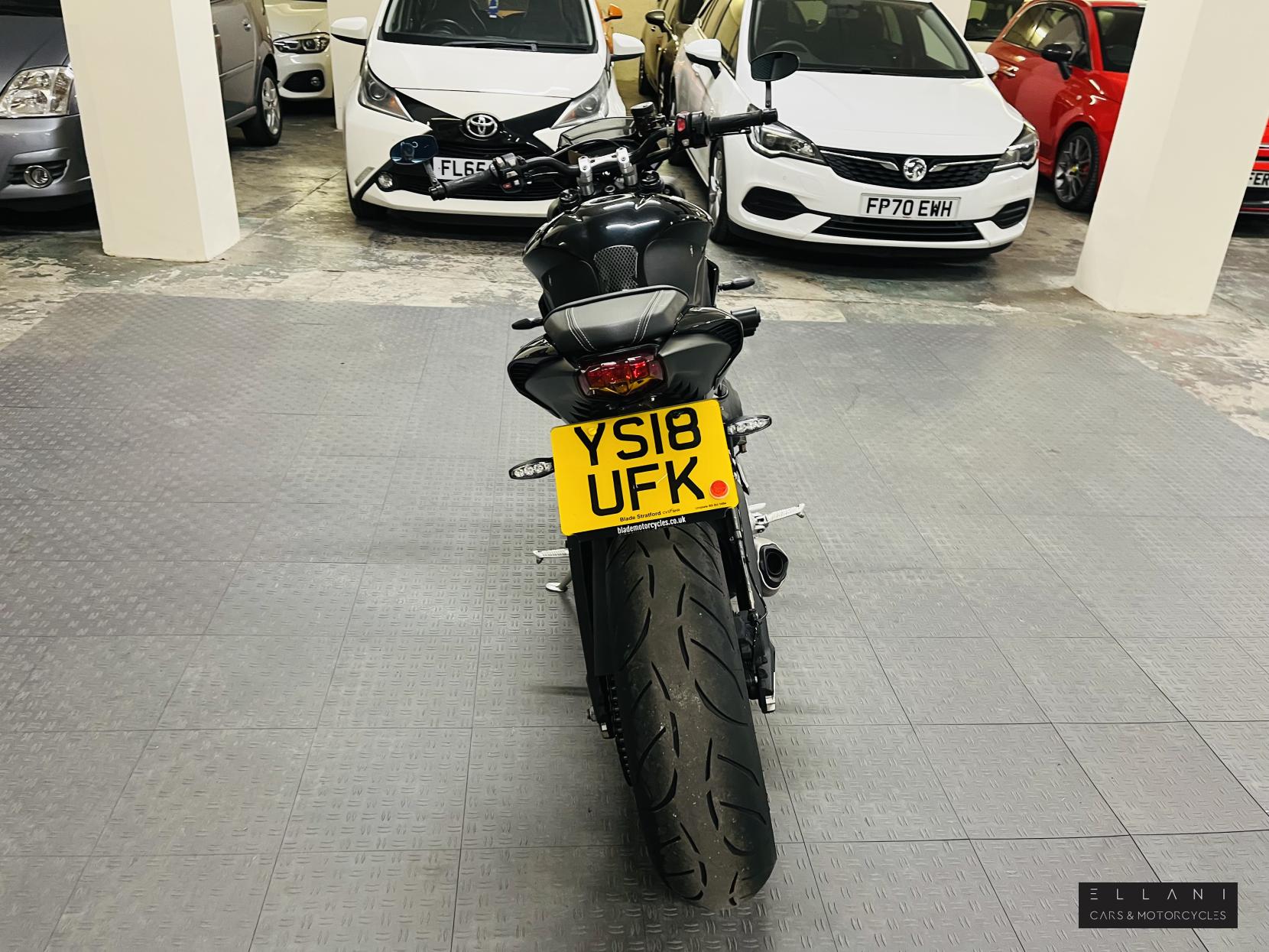 Triumph Street Triple 765 765 RS Naked Petrol Manual X-ring Euro 4 (122 ps)