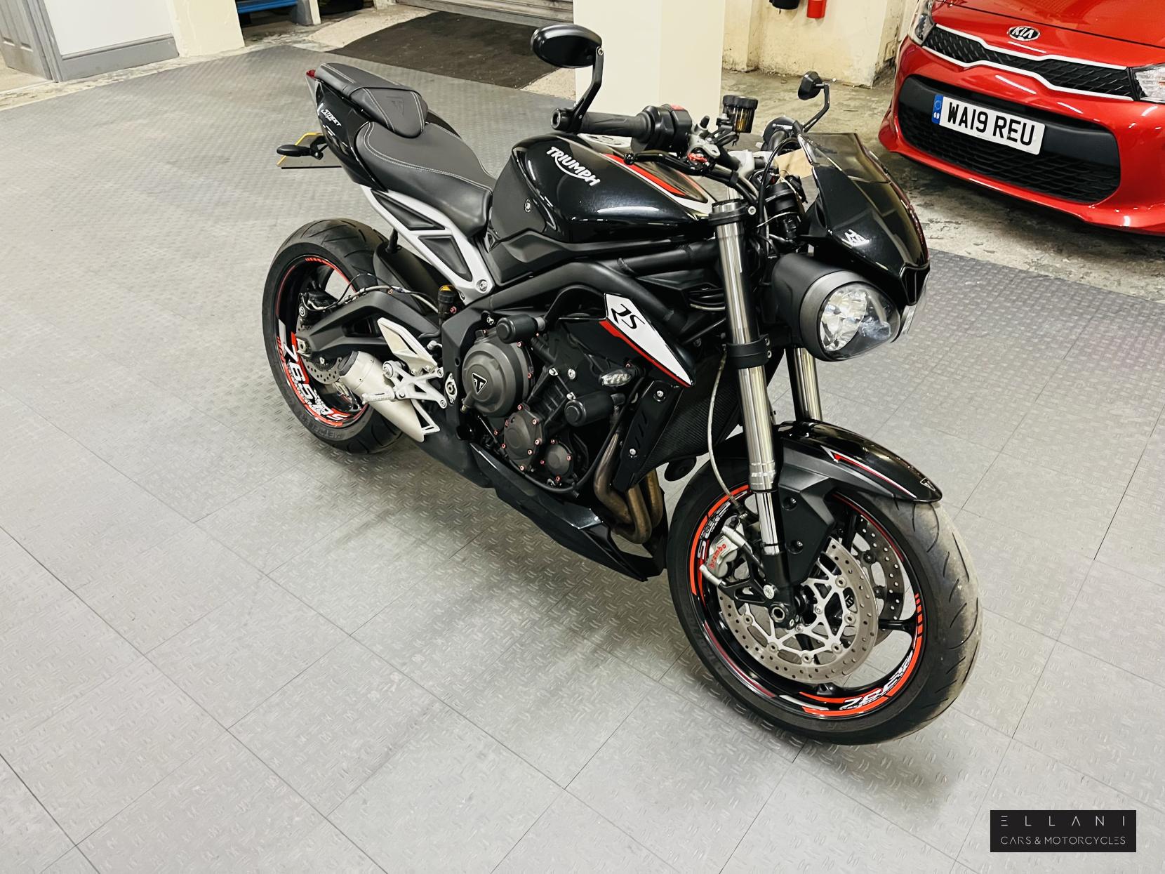 Triumph Street Triple 765 765 RS Naked Petrol Manual X-ring Euro 4 (122 ps)