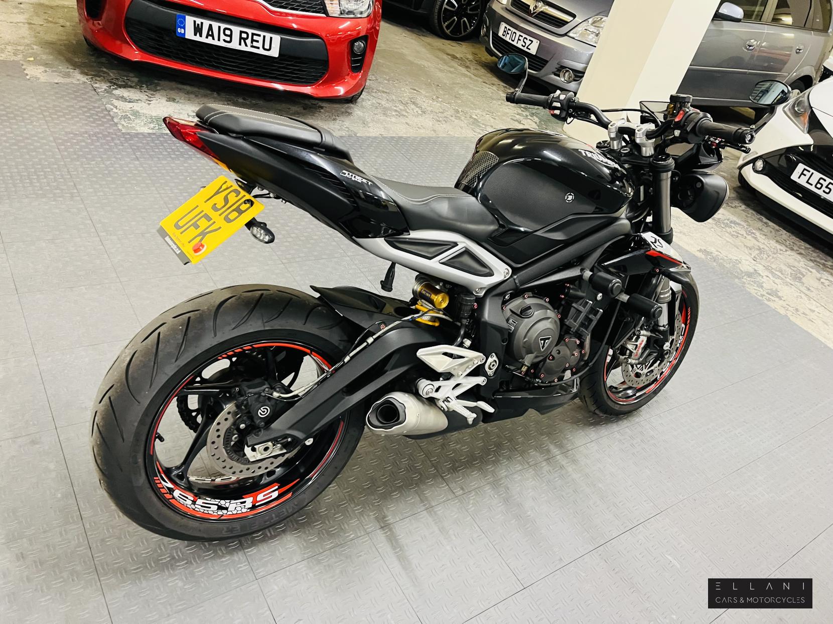 Triumph Street Triple 765 765 RS Naked Petrol Manual X-ring Euro 4 (122 ps)