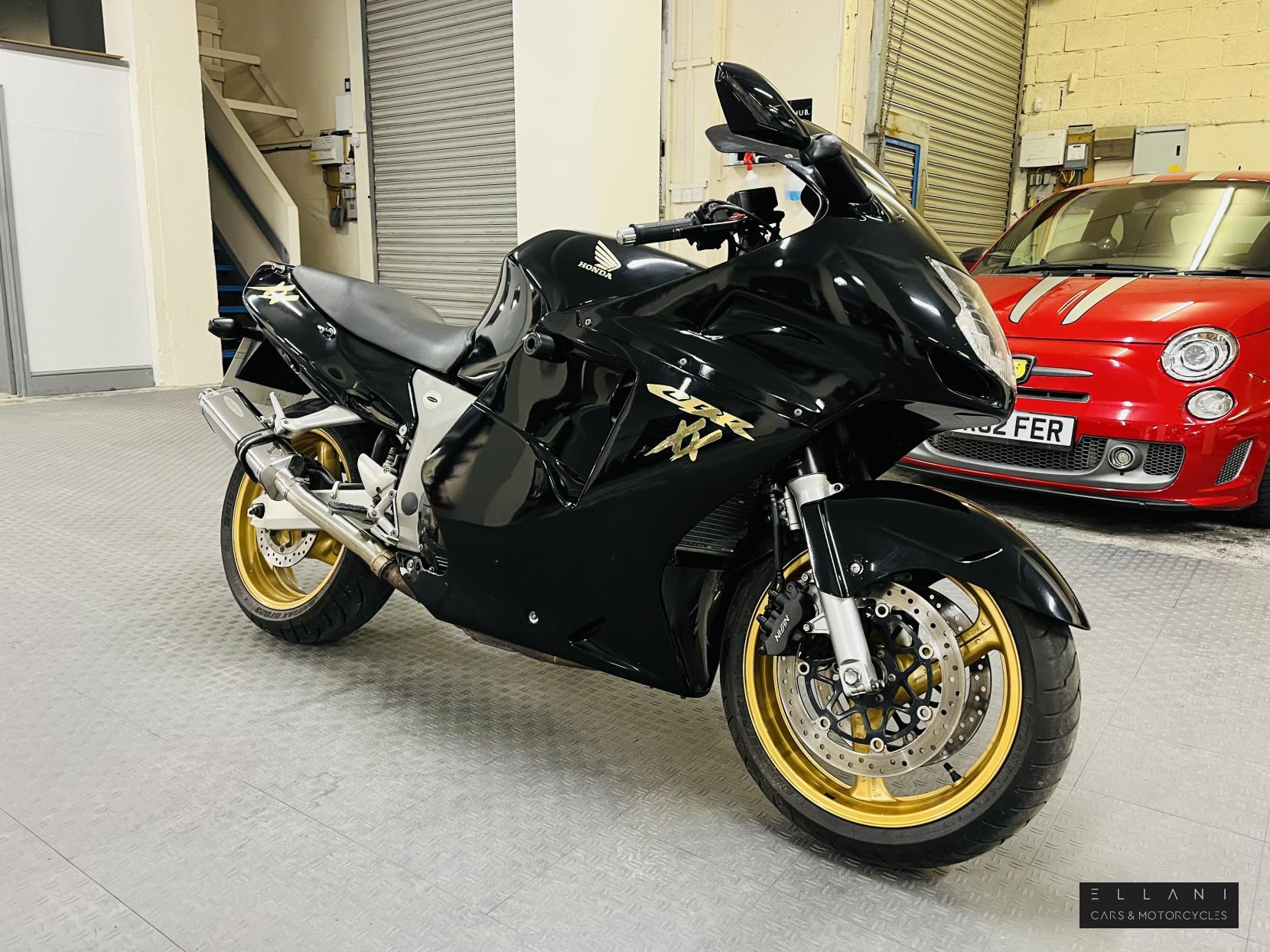 Honda CBR1100XX Super Blackbird 1100 Sports Tourer Petrol Manual (166 ps)