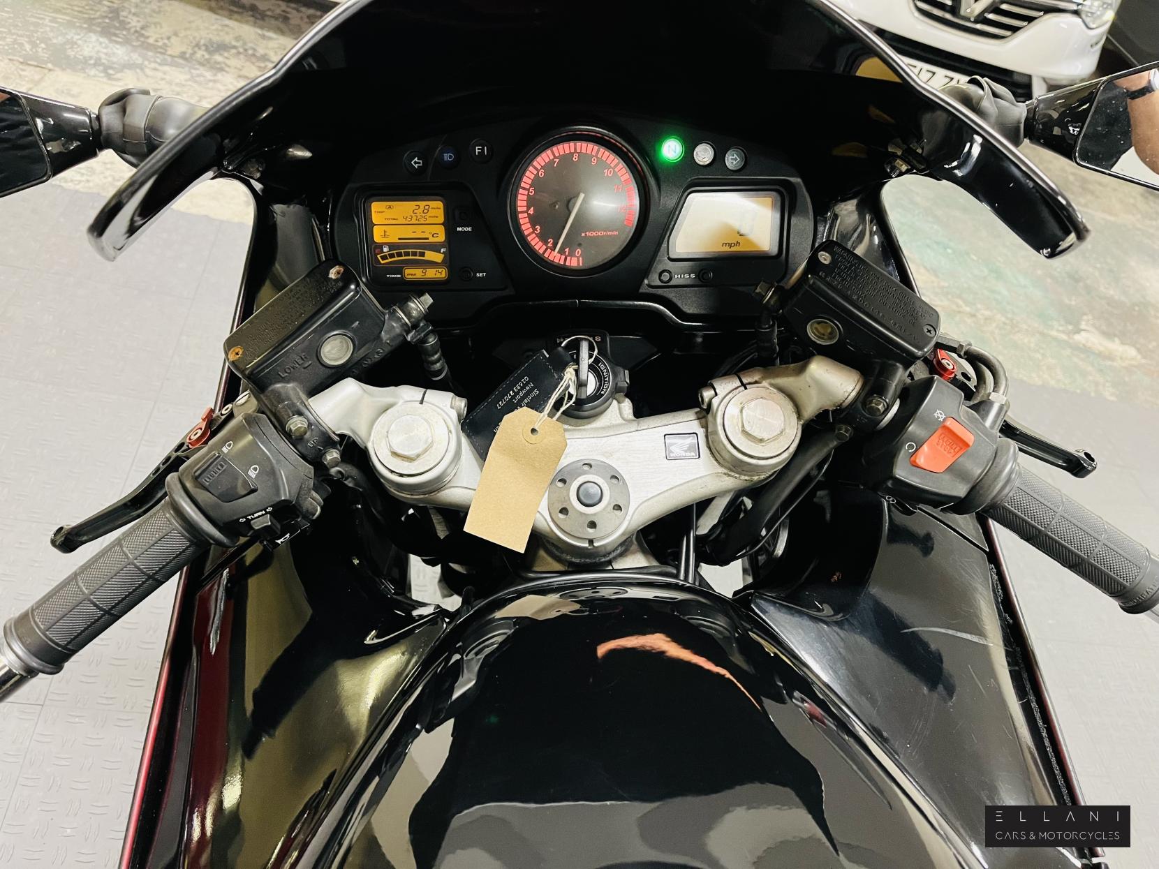 Honda CBR1100XX Super Blackbird 1100 Sports Tourer Petrol Manual (166 ps)