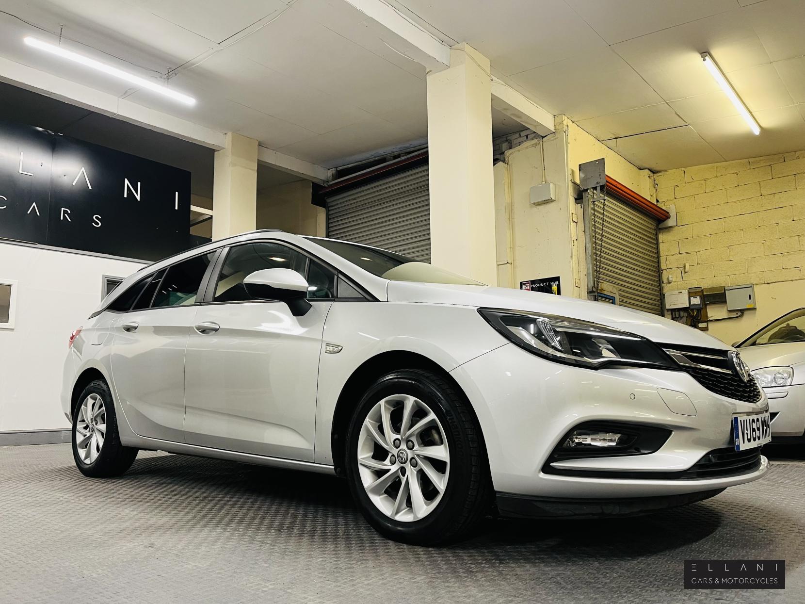 Vauxhall Astra 1.6 CDTi ecoTEC BlueInjection Tech Line Nav Sports Tourer 5dr Diesel Manual Euro 6 (s/s) (110 ps)