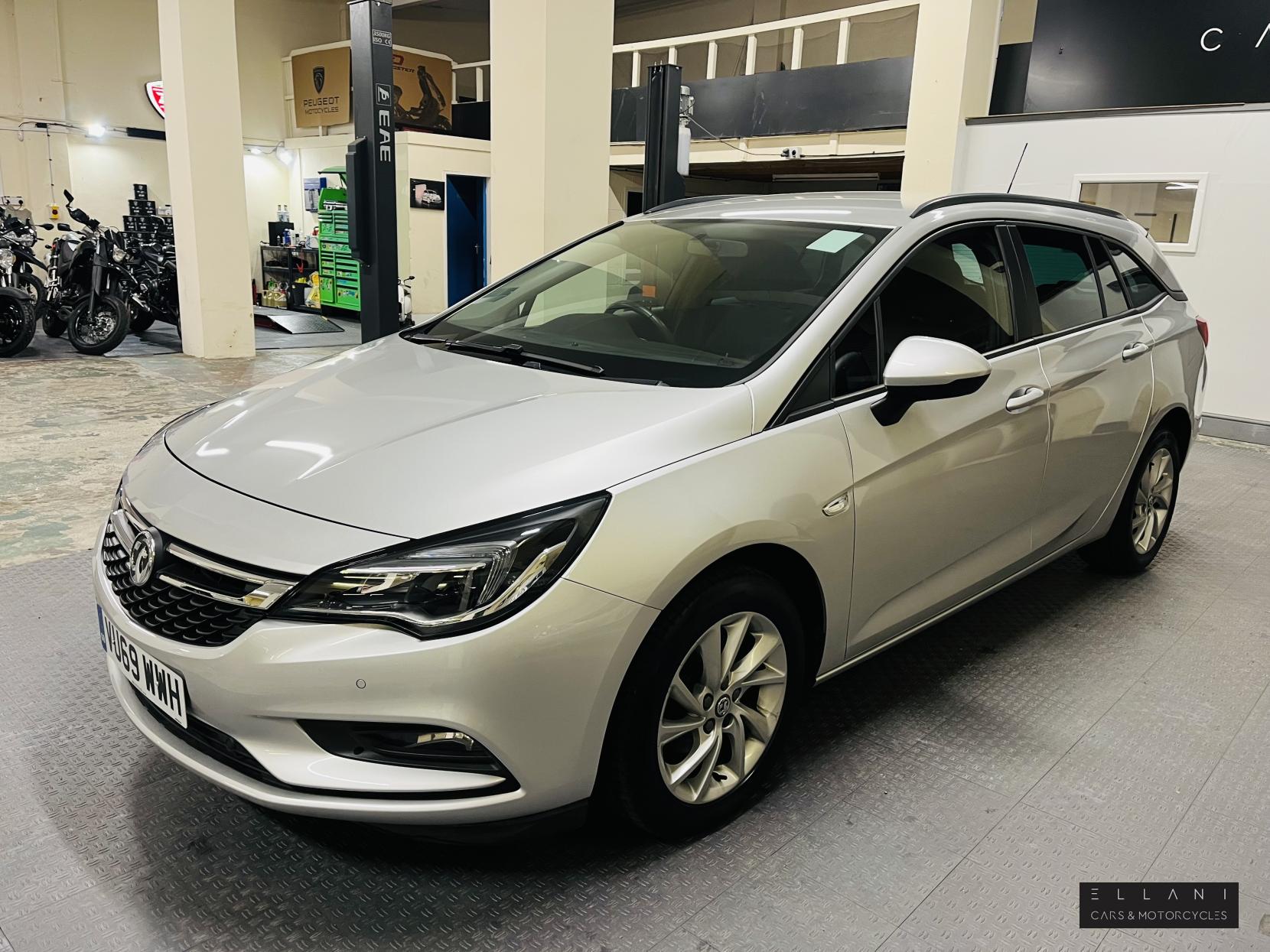 Vauxhall Astra 1.6 CDTi ecoTEC BlueInjection Tech Line Nav Sports Tourer 5dr Diesel Manual Euro 6 (s/s) (110 ps)